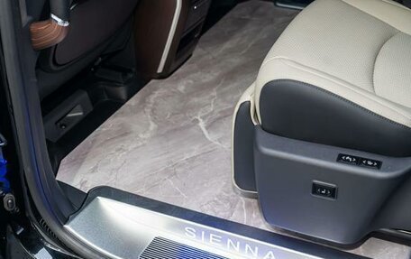 Toyota Sienna, 2024 год, 5 600 000 рублей, 26 фотография