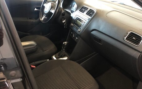 Volkswagen Polo VI (EU Market), 2012 год, 900 000 рублей, 16 фотография