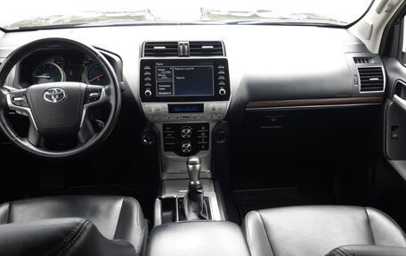 Toyota Land Cruiser Prado 150 рестайлинг 2, 2021 год, 5 200 000 рублей, 7 фотография