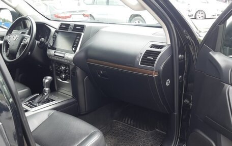 Toyota Land Cruiser Prado 150 рестайлинг 2, 2021 год, 5 200 000 рублей, 8 фотография