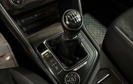 Volkswagen Tiguan II, 2017 год, 1 999 000 рублей, 18 фотография