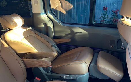 Hyundai Staria, 2021 год, 5 600 000 рублей, 21 фотография