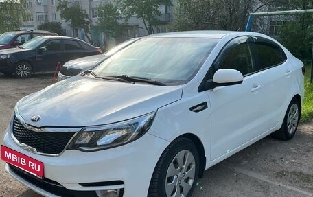 KIA Rio III рестайлинг, 2015 год, 815 000 рублей, 2 фотография