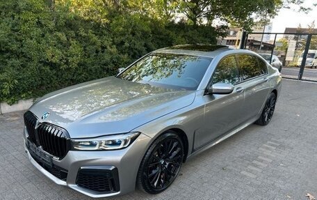 BMW 7 серия, 2022 год, 6 320 000 рублей, 2 фотография