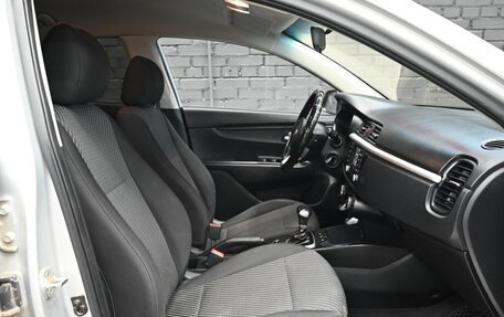 KIA Rio IV, 2018 год, 1 350 000 рублей, 10 фотография