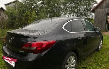 Opel Astra J, 2013 год, 800 000 рублей, 2 фотография