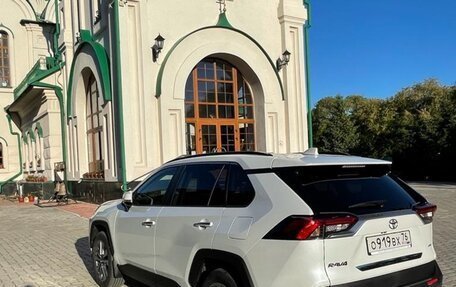 Toyota RAV4, 2022 год, 4 500 000 рублей, 3 фотография