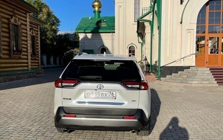 Toyota RAV4, 2022 год, 4 500 000 рублей, 4 фотография