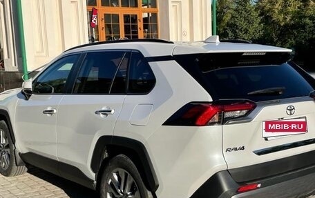 Toyota RAV4, 2022 год, 4 500 000 рублей, 2 фотография