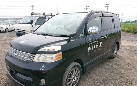 Toyota Voxy II, 2005 год, 550 000 рублей, 1 фотография