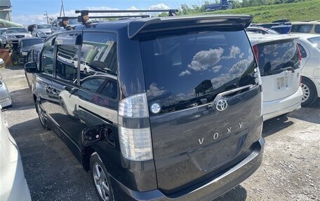 Toyota Voxy II, 2005 год, 550 000 рублей, 2 фотография