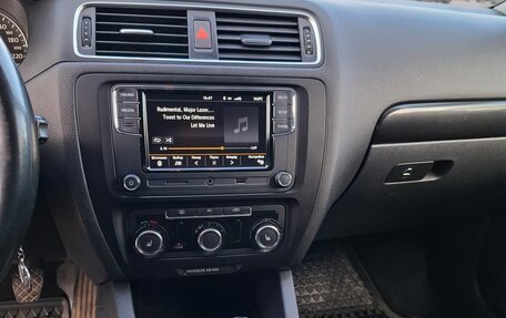 Volkswagen Jetta VI, 2011 год, 790 000 рублей, 14 фотография