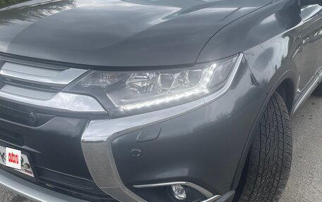 Mitsubishi Outlander III рестайлинг 3, 2018 год, 2 650 000 рублей, 7 фотография