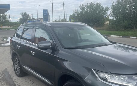 Mitsubishi Outlander III рестайлинг 3, 2018 год, 2 650 000 рублей, 3 фотография