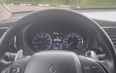 Mitsubishi Outlander III рестайлинг 3, 2018 год, 2 650 000 рублей, 11 фотография