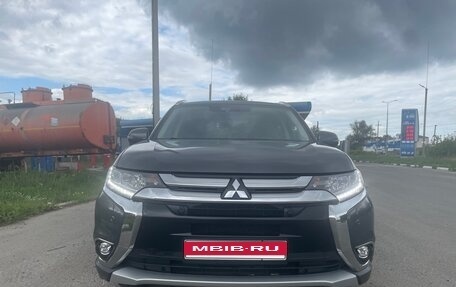 Mitsubishi Outlander III рестайлинг 3, 2018 год, 2 650 000 рублей, 2 фотография
