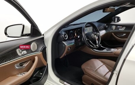 Mercedes-Benz E-Класс, 2022 год, 3 663 000 рублей, 10 фотография