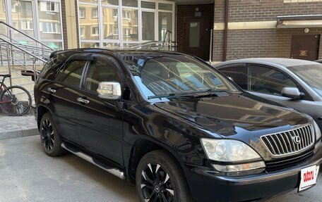 Lexus RX IV рестайлинг, 2000 год, 930 000 рублей, 1 фотография