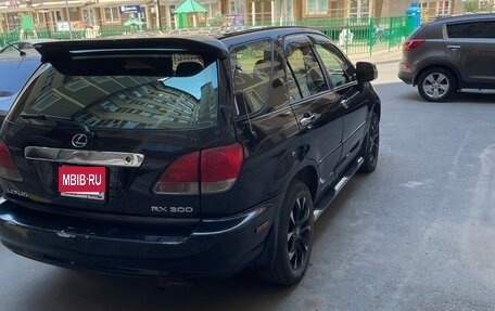 Lexus RX IV рестайлинг, 2000 год, 930 000 рублей, 3 фотография
