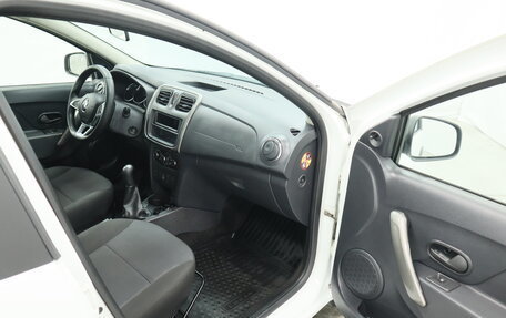 Renault Logan II, 2018 год, 890 000 рублей, 13 фотография