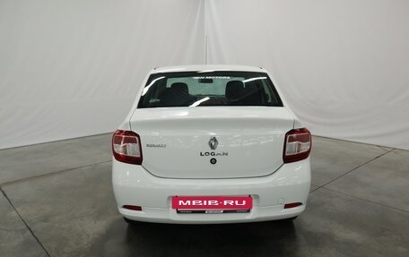 Renault Logan II, 2018 год, 890 000 рублей, 4 фотография