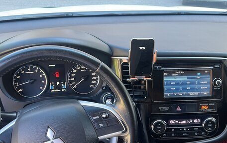 Mitsubishi Outlander III рестайлинг 3, 2013 год, 1 200 000 рублей, 3 фотография