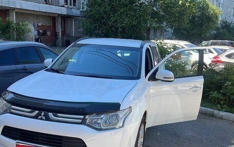 Mitsubishi Outlander III рестайлинг 3, 2013 год, 1 200 000 рублей, 4 фотография