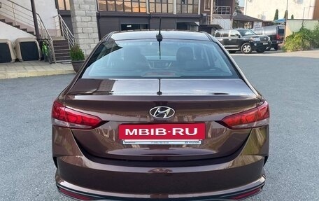 Hyundai Solaris II рестайлинг, 2021 год, 1 700 000 рублей, 4 фотография