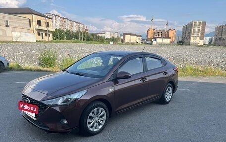 Hyundai Solaris II рестайлинг, 2021 год, 1 700 000 рублей, 2 фотография