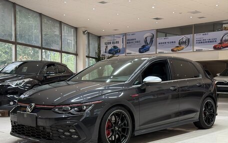 Volkswagen Golf GTI, 2021 год, 3 025 000 рублей, 1 фотография