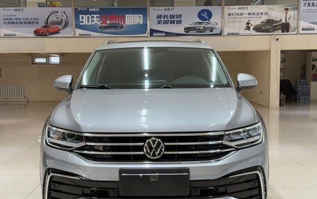 Volkswagen Tiguan II, 2022 год, 2 775 000 рублей, 2 фотография