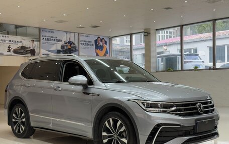 Volkswagen Tiguan II, 2022 год, 2 775 000 рублей, 3 фотография