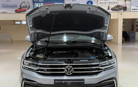 Volkswagen Tiguan II, 2022 год, 2 775 000 рублей, 7 фотография