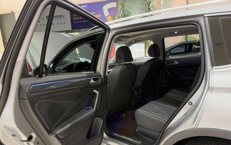 Volkswagen Tiguan II, 2022 год, 2 775 000 рублей, 17 фотография