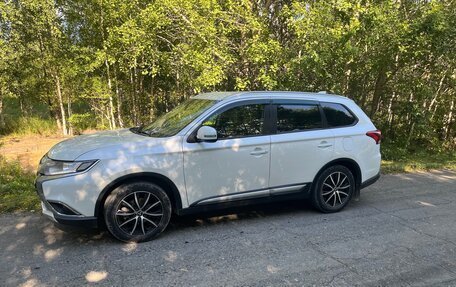 Mitsubishi Outlander III рестайлинг 3, 2018 год, 2 100 000 рублей, 4 фотография