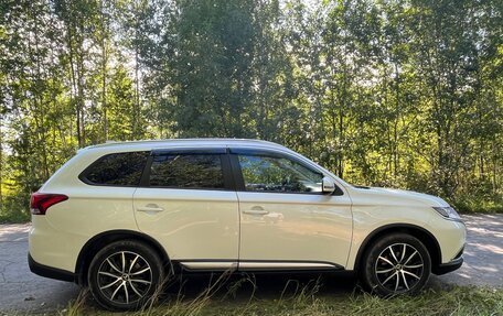 Mitsubishi Outlander III рестайлинг 3, 2018 год, 2 100 000 рублей, 5 фотография