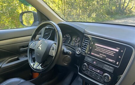 Mitsubishi Outlander III рестайлинг 3, 2018 год, 2 100 000 рублей, 9 фотография