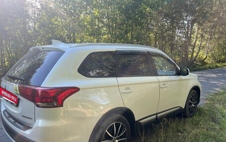 Mitsubishi Outlander III рестайлинг 3, 2018 год, 2 100 000 рублей, 6 фотография