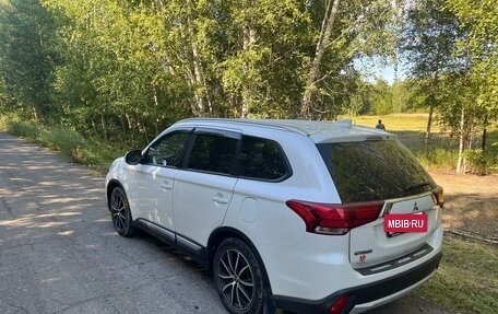 Mitsubishi Outlander III рестайлинг 3, 2018 год, 2 100 000 рублей, 8 фотография