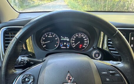 Mitsubishi Outlander III рестайлинг 3, 2018 год, 2 100 000 рублей, 13 фотография