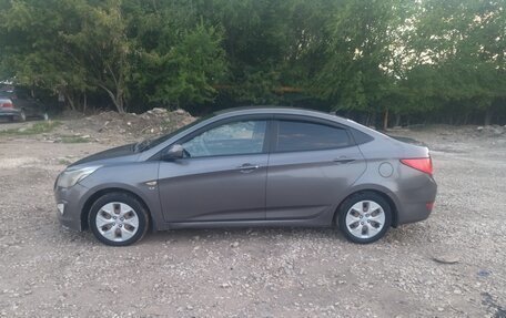 Hyundai Solaris II рестайлинг, 2015 год, 800 000 рублей, 2 фотография