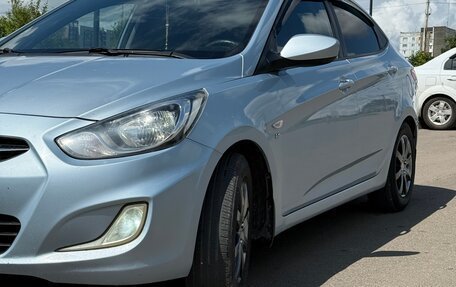 Hyundai Solaris II рестайлинг, 2011 год, 700 000 рублей, 3 фотография