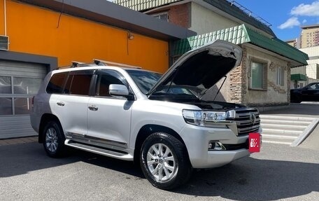 Toyota Land Cruiser 200, 2018 год, 8 700 000 рублей, 4 фотография