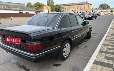 Mercedes-Benz E-Класс, 1993 год, 400 000 рублей, 2 фотография