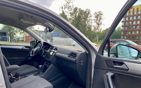Volkswagen Tiguan II, 2020 год, 2 390 000 рублей, 15 фотография