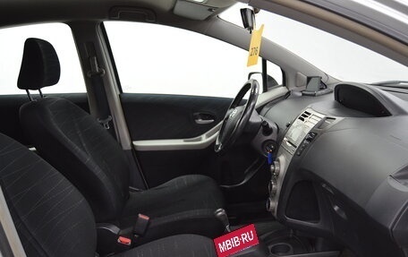 Toyota Yaris III рестайлинг, 2007 год, 490 000 рублей, 22 фотография