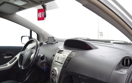 Toyota Yaris III рестайлинг, 2007 год, 490 000 рублей, 21 фотография