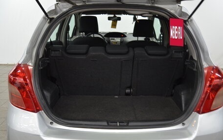 Toyota Yaris III рестайлинг, 2007 год, 490 000 рублей, 23 фотография
