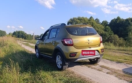 Renault Sandero II рестайлинг, 2017 год, 900 000 рублей, 2 фотография