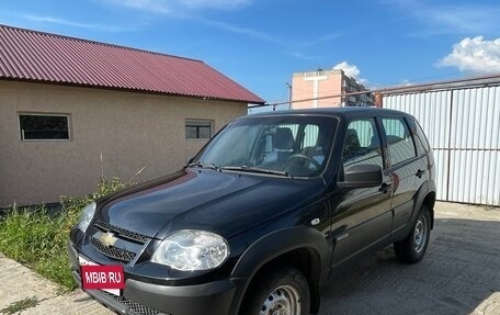 Chevrolet Niva I рестайлинг, 2016 год, 699 000 рублей, 3 фотография